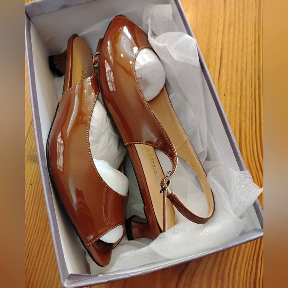 Skysterry brown women's heels size 10
